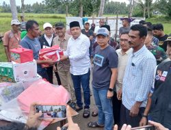Pemkab Bireuen Antar Bantuan Masa Panik untuk Korban Rumah Rusak