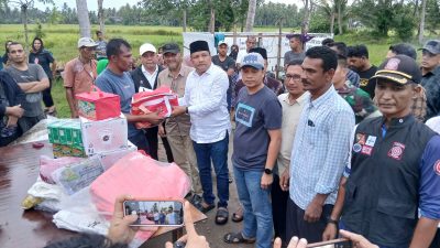 Pemkab Bireuen Antar Bantuan Masa Panik untuk Korban Rumah Rusak