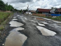 Jalan Dalam Kota Tanah Merah Rusak
