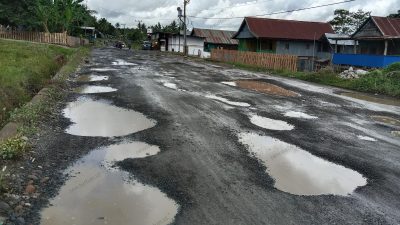 Jalan Dalam Kota Tanah Merah Rusak